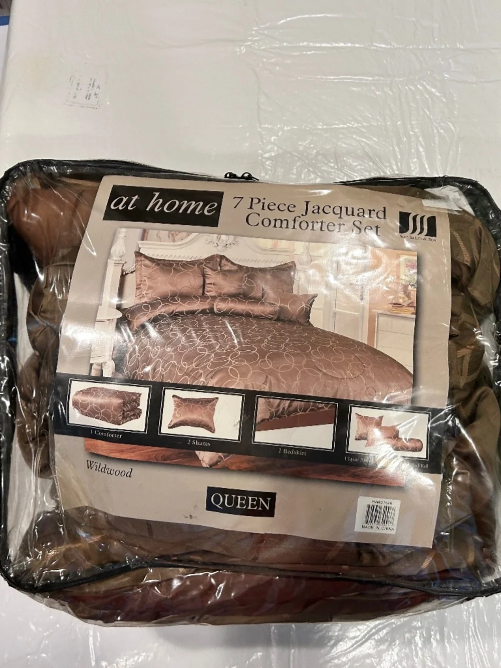 Queen 7-Piece Complete Bedding Set 1 Comforter 2 shams 1 bedskirt 3 pillows